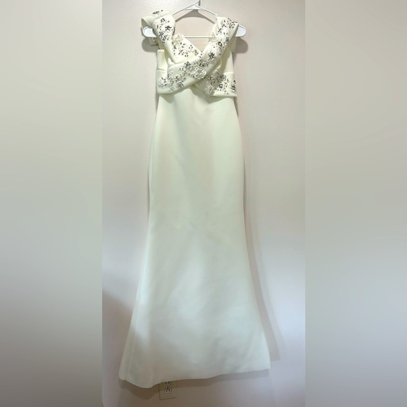 Badgley Mischka White Beaded Off-Shoulder Wedding Gown Size 4 | NWT - Picture 3 of 16